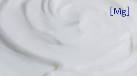 Le Baume Énergisant Yeux IUM défatigue, hydrate et illumine le regard. Formule bio au magnésium naturel pour une peau lissée et reposée.