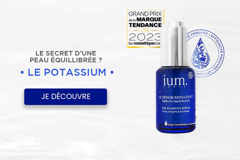 Photo du sérum repulpant au potassium ium sur de l'eau transparente
